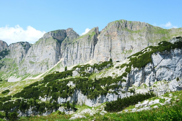 空の背景にある山の景色