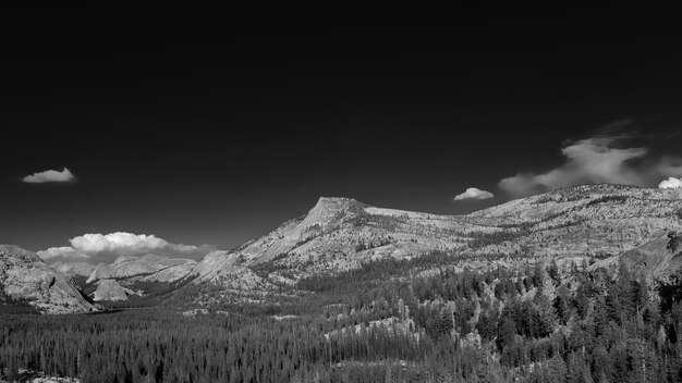 Photo scenic view of mountains against sky