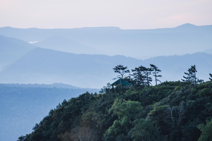 Photo 空の背景にある山の景色