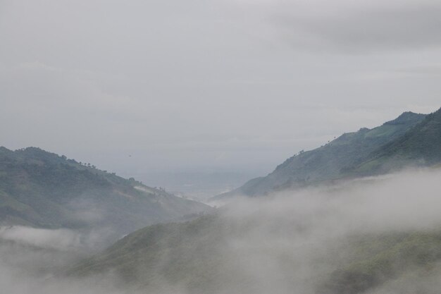 Photo scenic view of mountains against sky