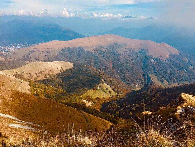 Photo scenic view of mountains against sky