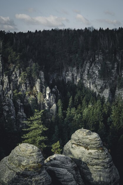 Photo scenic view of mountains against sky