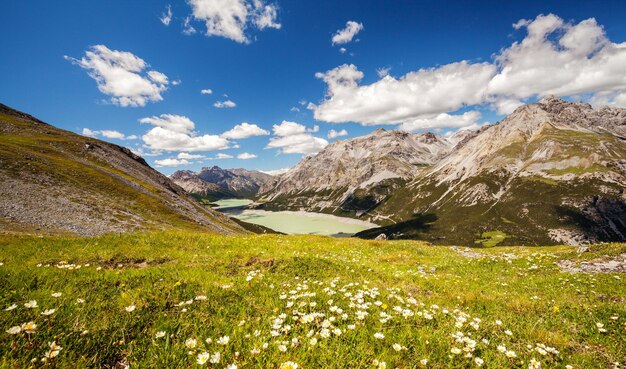 Foto la vista panoramica delle montagne contro il cielo