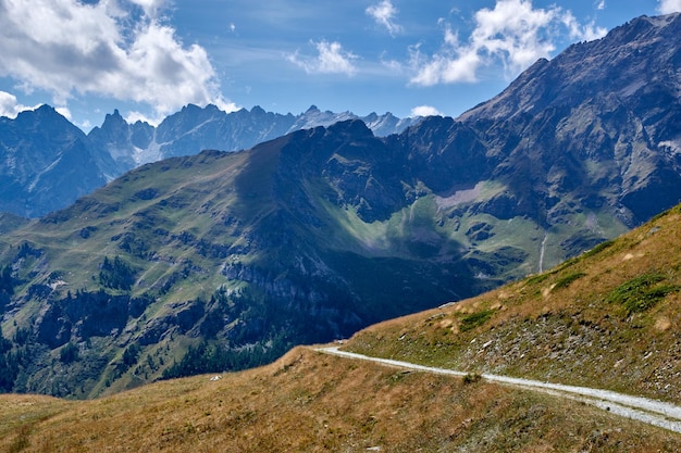 Foto la vista panoramica delle montagne contro il cielo