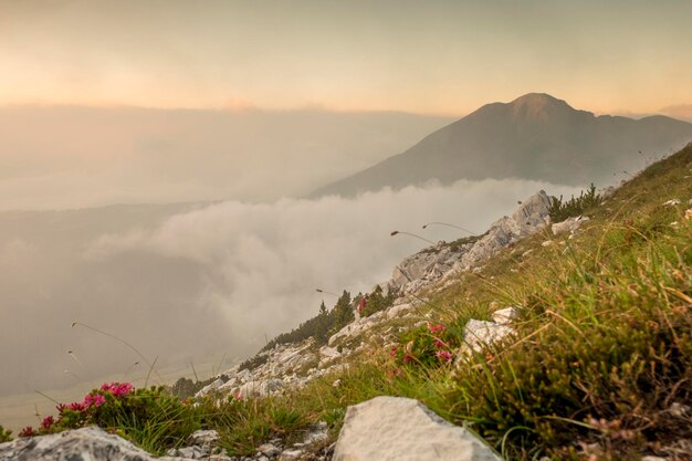 Photo scenic view of mountains against sky