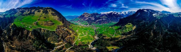 Foto la vista panoramica delle montagne contro il cielo