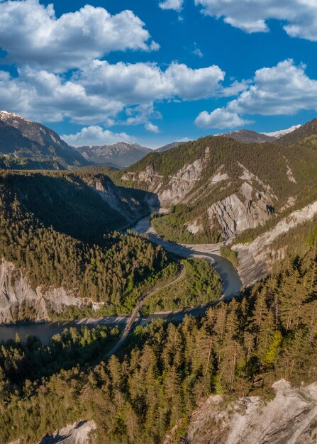 空の背景にある山の景色