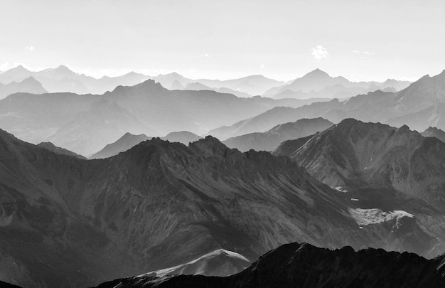 Photo scenic view of mountains against sky