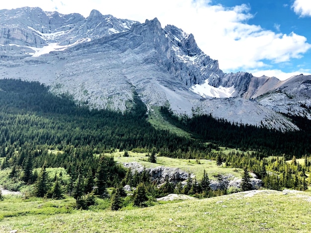 Foto la vista panoramica delle montagne contro il cielo