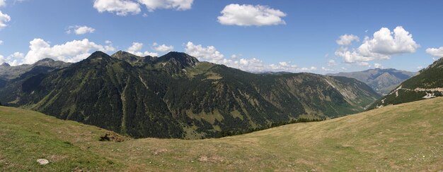 Foto vista panoramica delle montagne contro il cielo