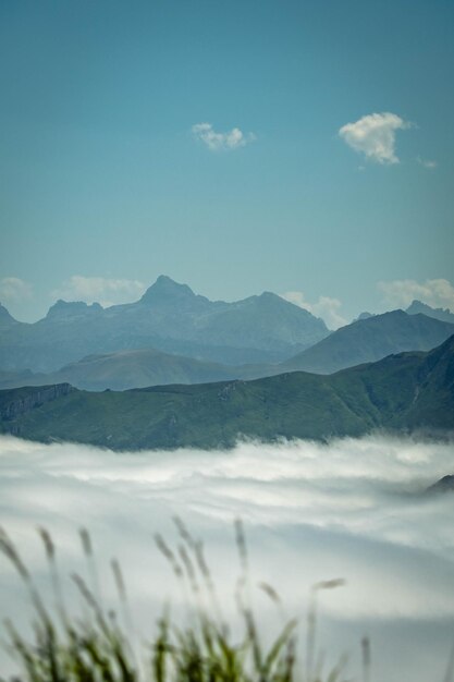 Foto vista panoramica delle montagne contro il cielo