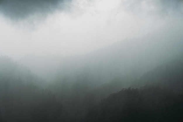 Photo scenic view of mountains against sky