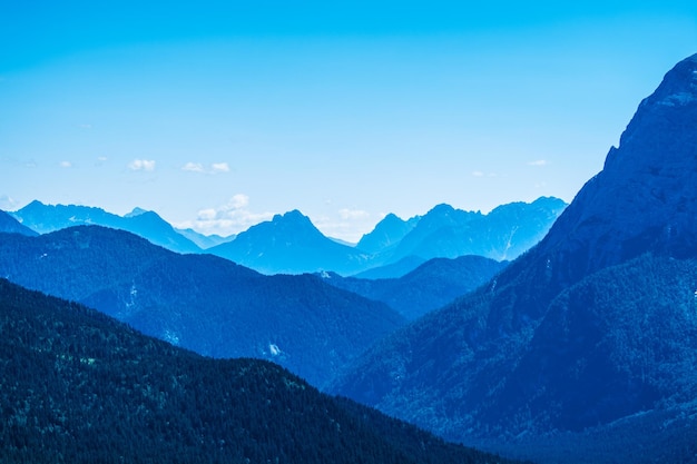 Photo scenic view of mountains against sky