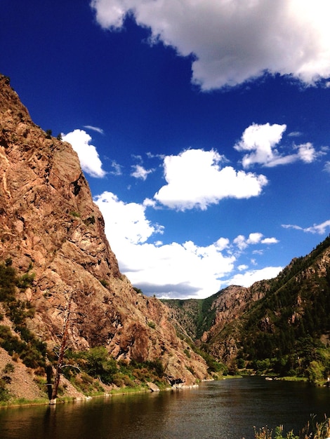 Foto la vista panoramica delle montagne contro il cielo