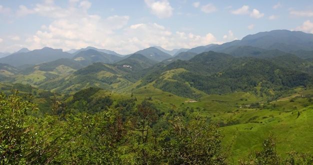空の背景にある山の景色