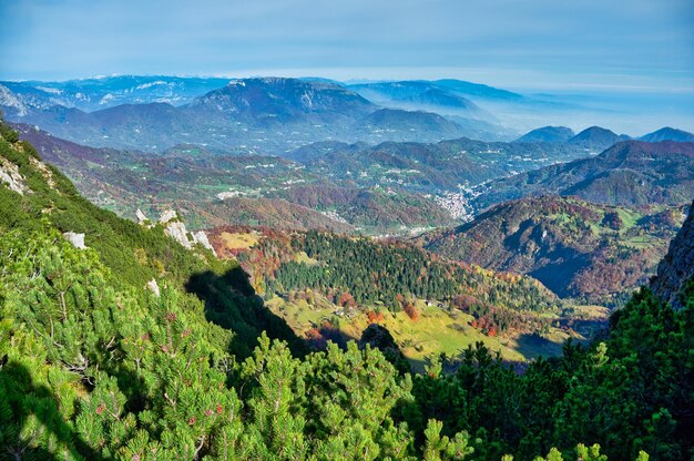 Foto la vista panoramica delle montagne contro il cielo