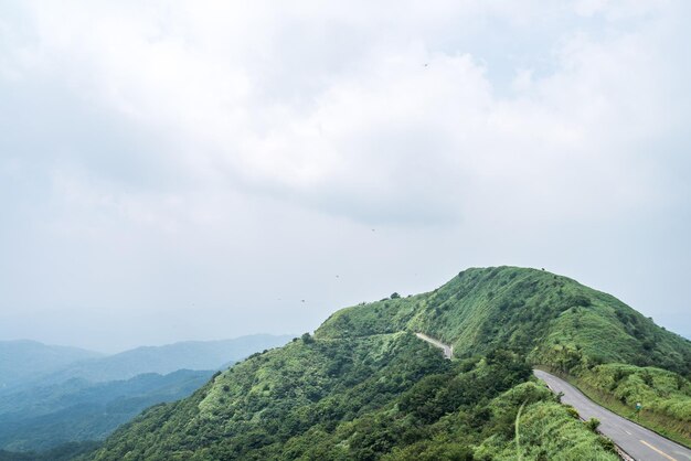 Photo scenic view of mountains against sky