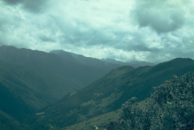 Photo scenic view of mountains against sky