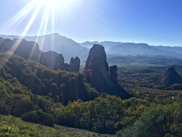 空の背景にある山の景色