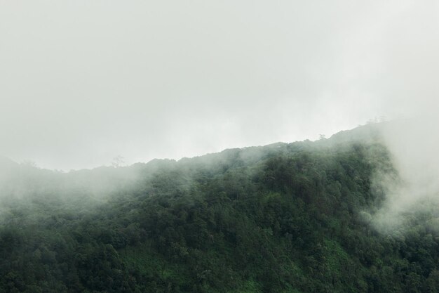 Photo scenic view of mountains against sky