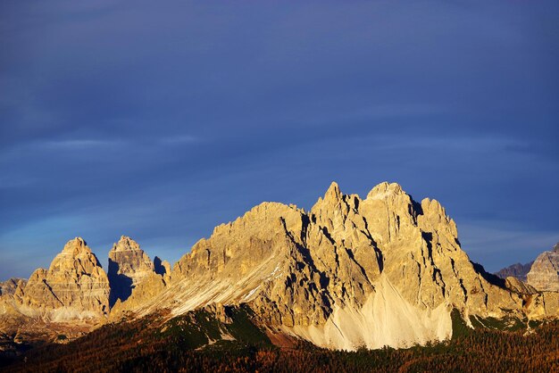 Foto la vista panoramica delle montagne contro il cielo