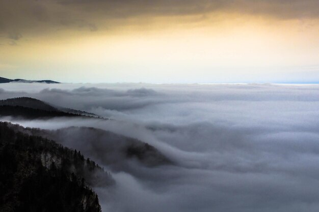 Foto la vista panoramica delle montagne contro il cielo