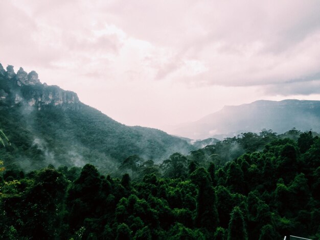 Photo scenic view of mountains against sky