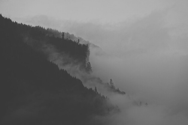 Photo scenic view of mountains against sky