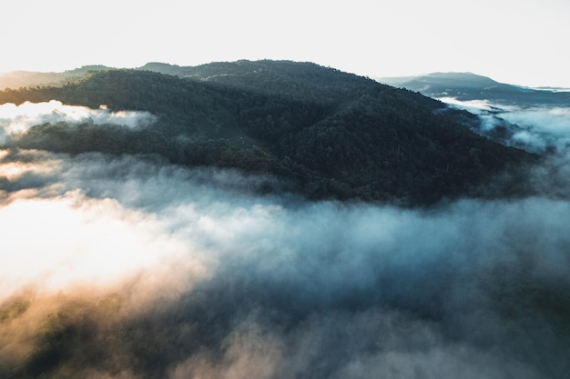 Photo scenic view of mountains against sky