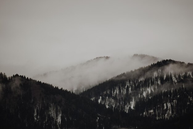 Photo scenic view of mountains against sky