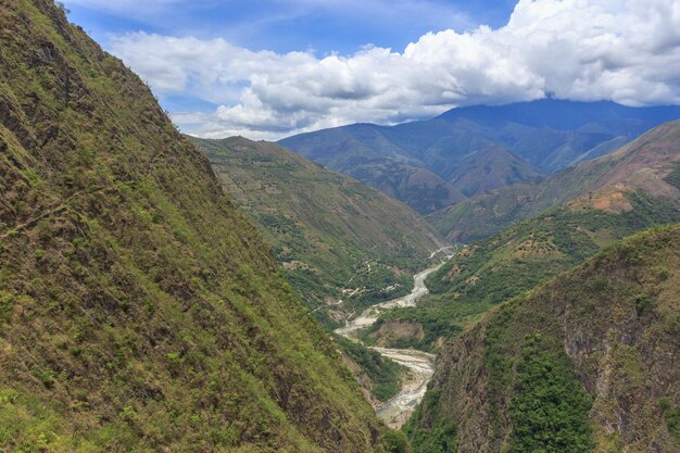 Foto la vista panoramica delle montagne contro il cielo