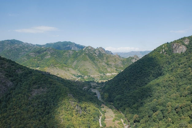 空の背景にある山の景色