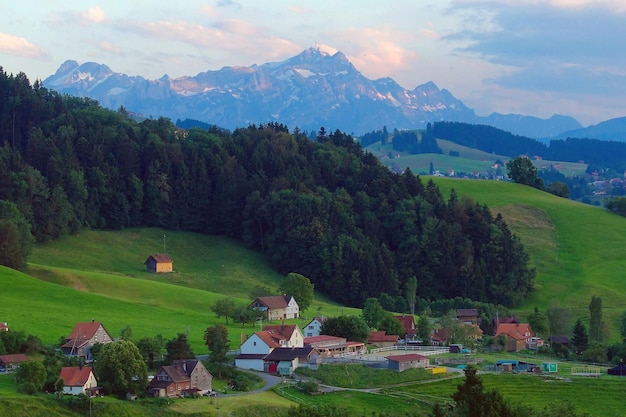 Photo scenic view of mountains against sky