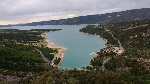 Foto la vista panoramica delle montagne contro il cielo