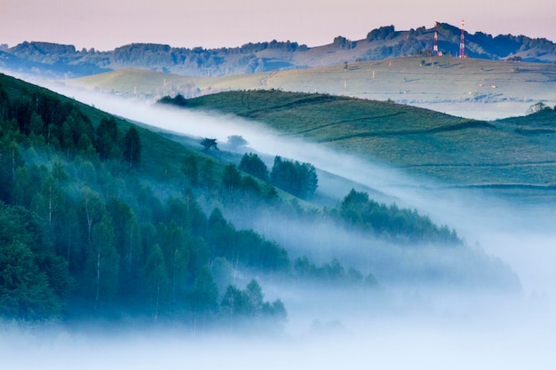 Foto la vista panoramica delle montagne contro il cielo