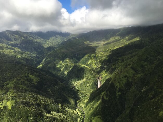 Foto la vista panoramica delle montagne contro il cielo