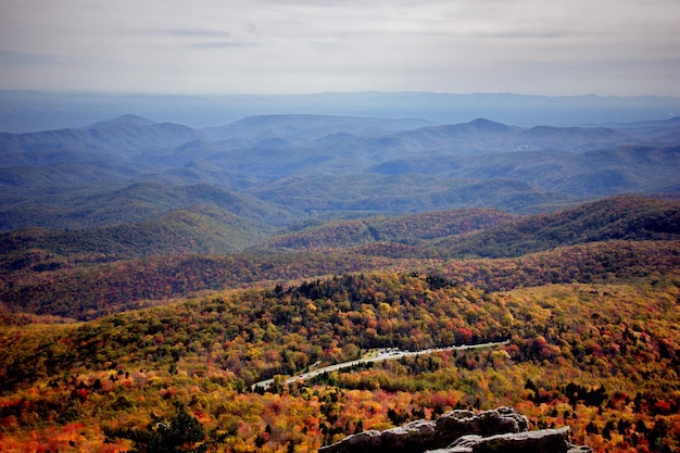 Photo scenic view of mountains against sky