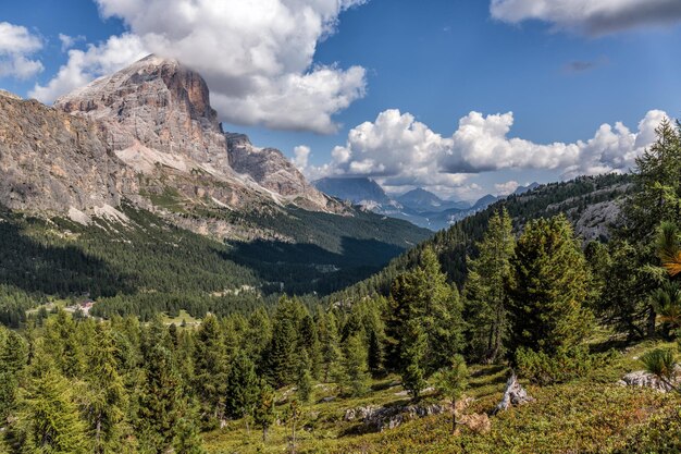 Photo scenic view of mountains against sky