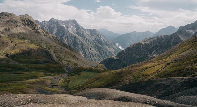 Photo scenic view of mountains against sky