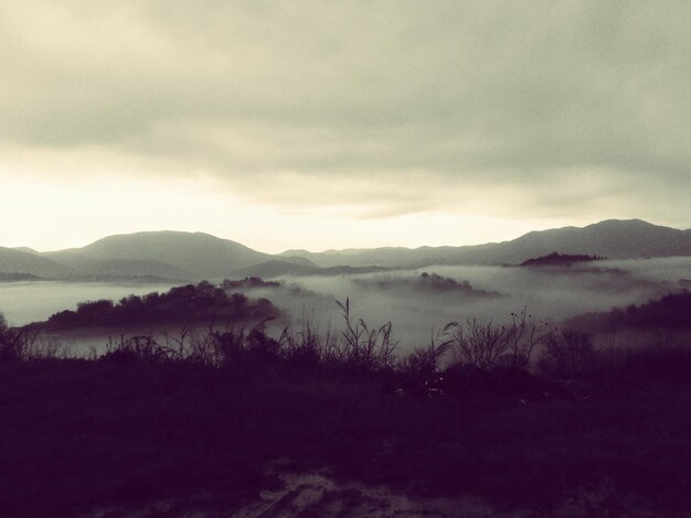 Photo scenic view of mountains against sky