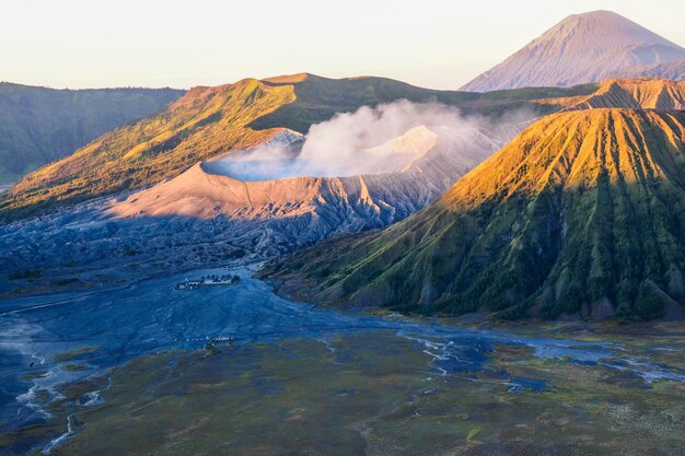 Photo scenic view of mountains