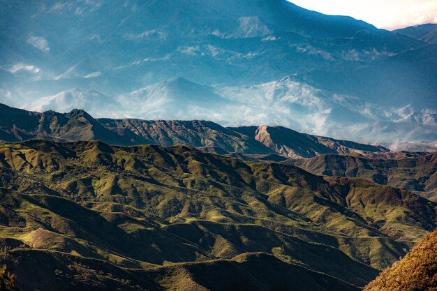 Photo scenic view of mountains