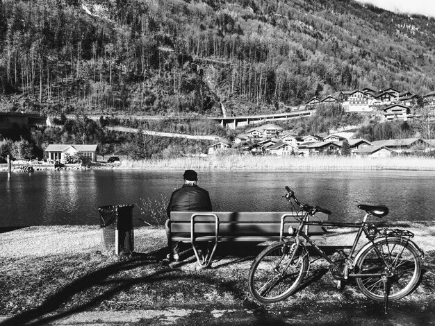 写真 穏やかな湖の美しい景色