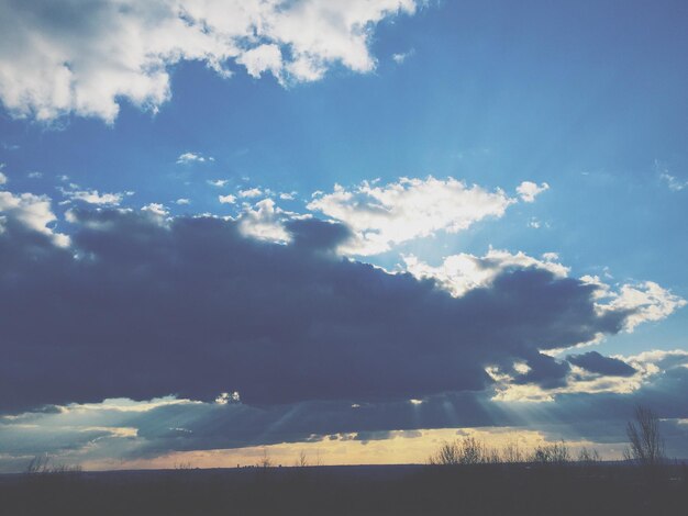 写真 陸上 の 雲 の 景色