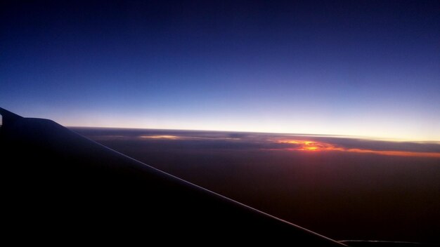 Фото Красивый вид на облачное небо во время захода солнца