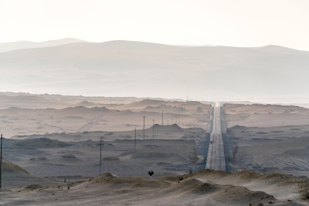 写真 空に照らされた砂漠の景色