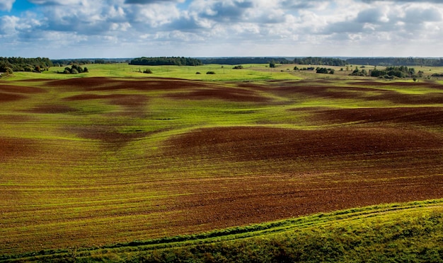 Фото Пейзажный вид на ферму на фоне неба