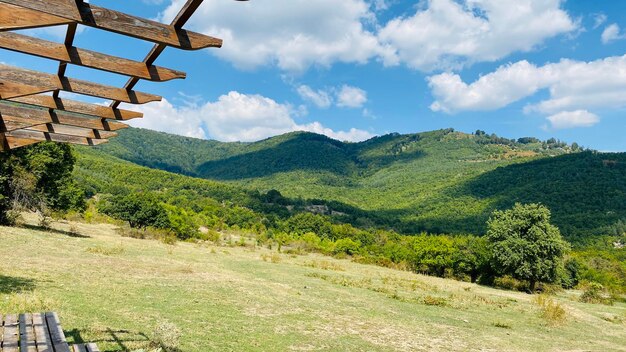 写真 天空を背景にフィールドの景色