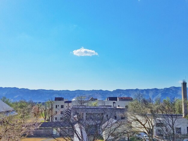 写真 晴れた青い空の背景にある景色の景色