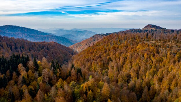 Фото Красивый вид на горы на фоне неба